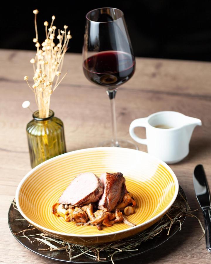Le Boeuf Couronne - Hotel & Restaurant Chartres- Logis Hotels 外观 照片